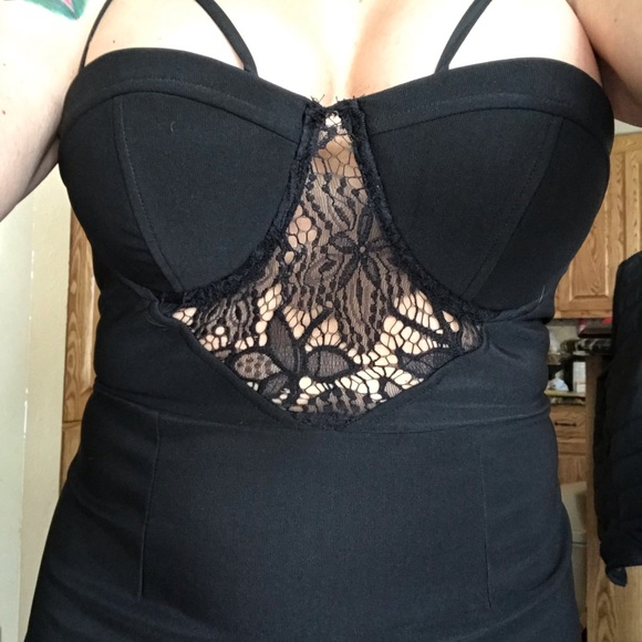 L'Atiste Lace Bodycon Dress - Picture 5 of 6